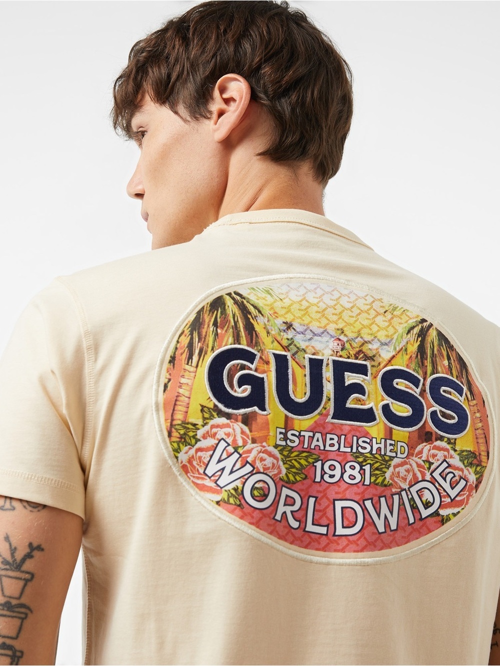 New GUESS Cream Short-Sleeve Tee with Tropical Back Patch SZ L